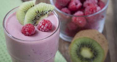 Renkleriyle içmeden ferahlatır; Kivili Frambuazlı Smoothie