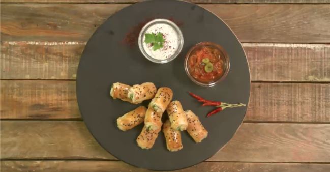 Ispanaklı Peynirli Mini Börek Yanına Dip Sos