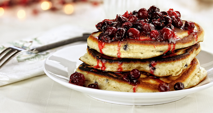 Kahvaltıya renk katar: Kırmızı Meyve Soslu Pancake